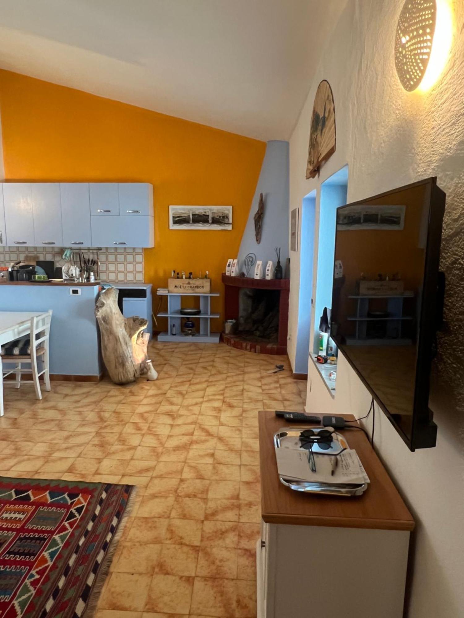 Lo Stazzo Di Wally Hostal Porto Pollo Exterior foto
